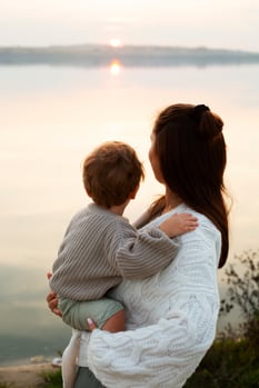 mom-spending-time-with-kid-beach